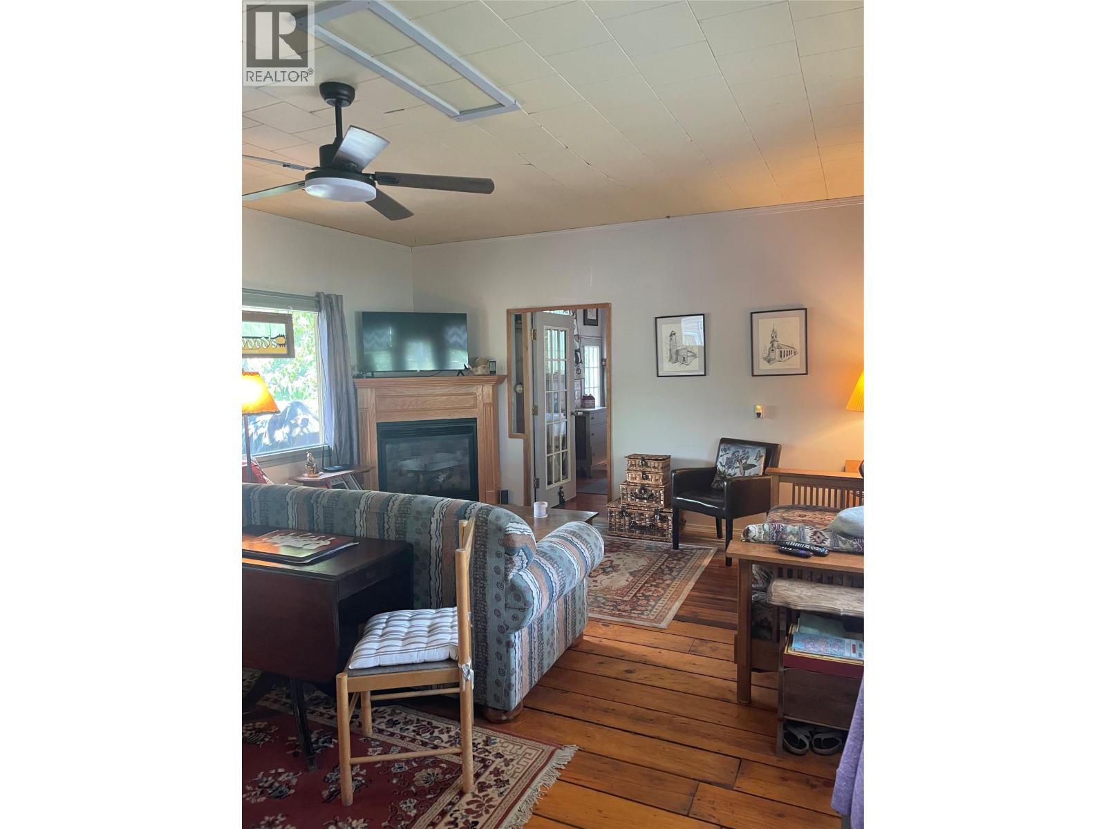 8825 Highway 3/95, Yahk, British Columbia  V0B 2P0 - Photo 15 - 10392677