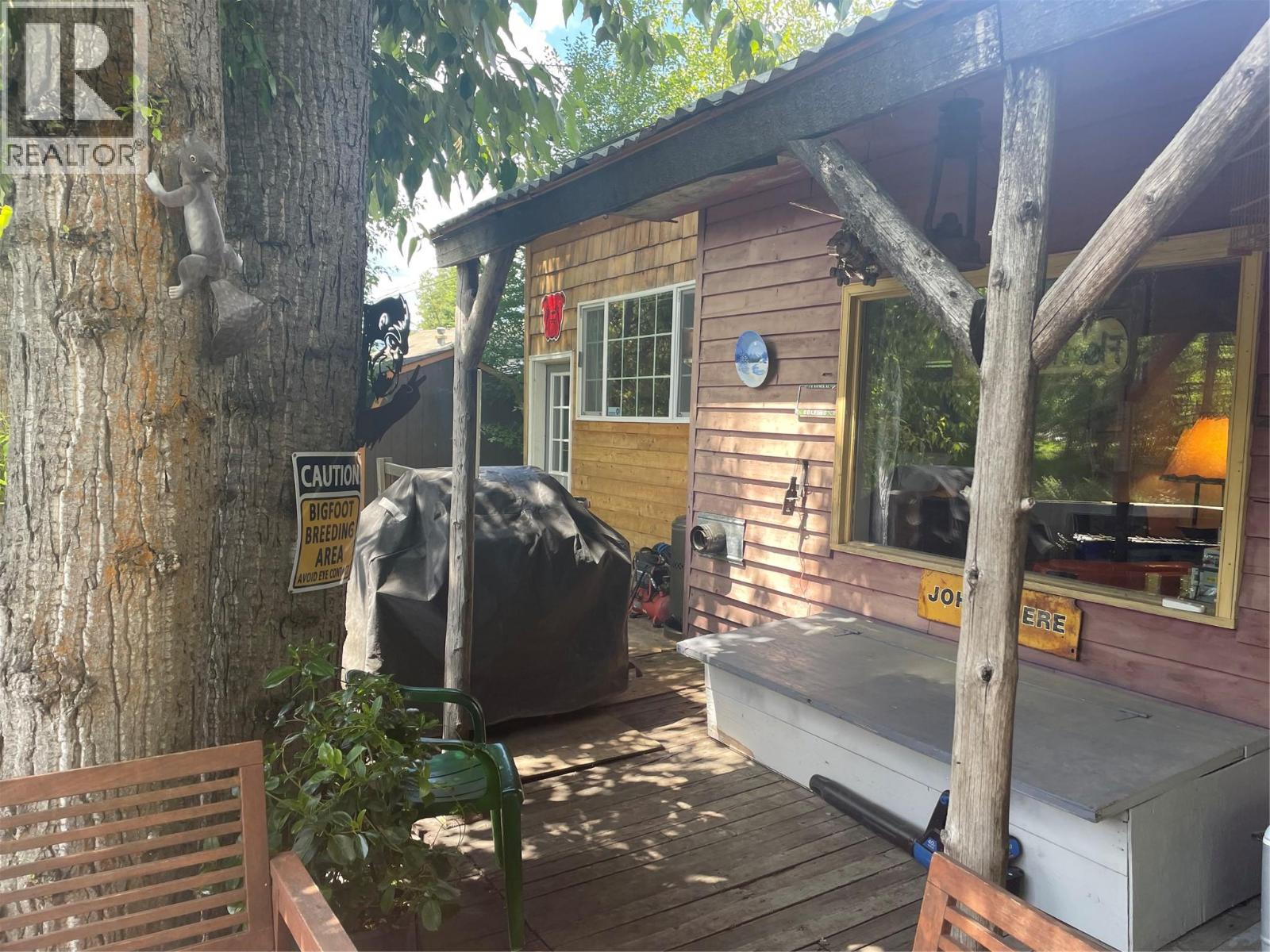 8825 Highway 3/95, Yahk, British Columbia  V0B 2P0 - Photo 23 - 10392677