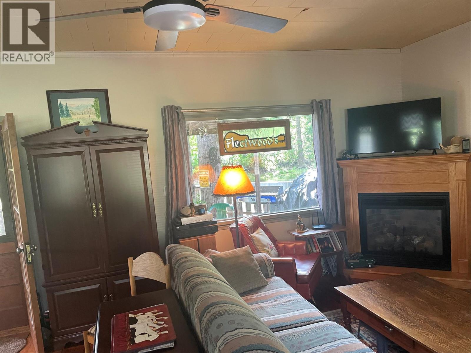 8825 Highway 3/95, Yahk, British Columbia  V0B 2P0 - Photo 8 - 10392677