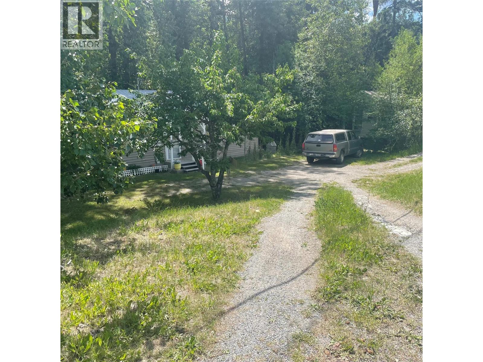 8825 Highway 3/95, Yahk, British Columbia  V0B 2P0 - Photo 37 - 10392677