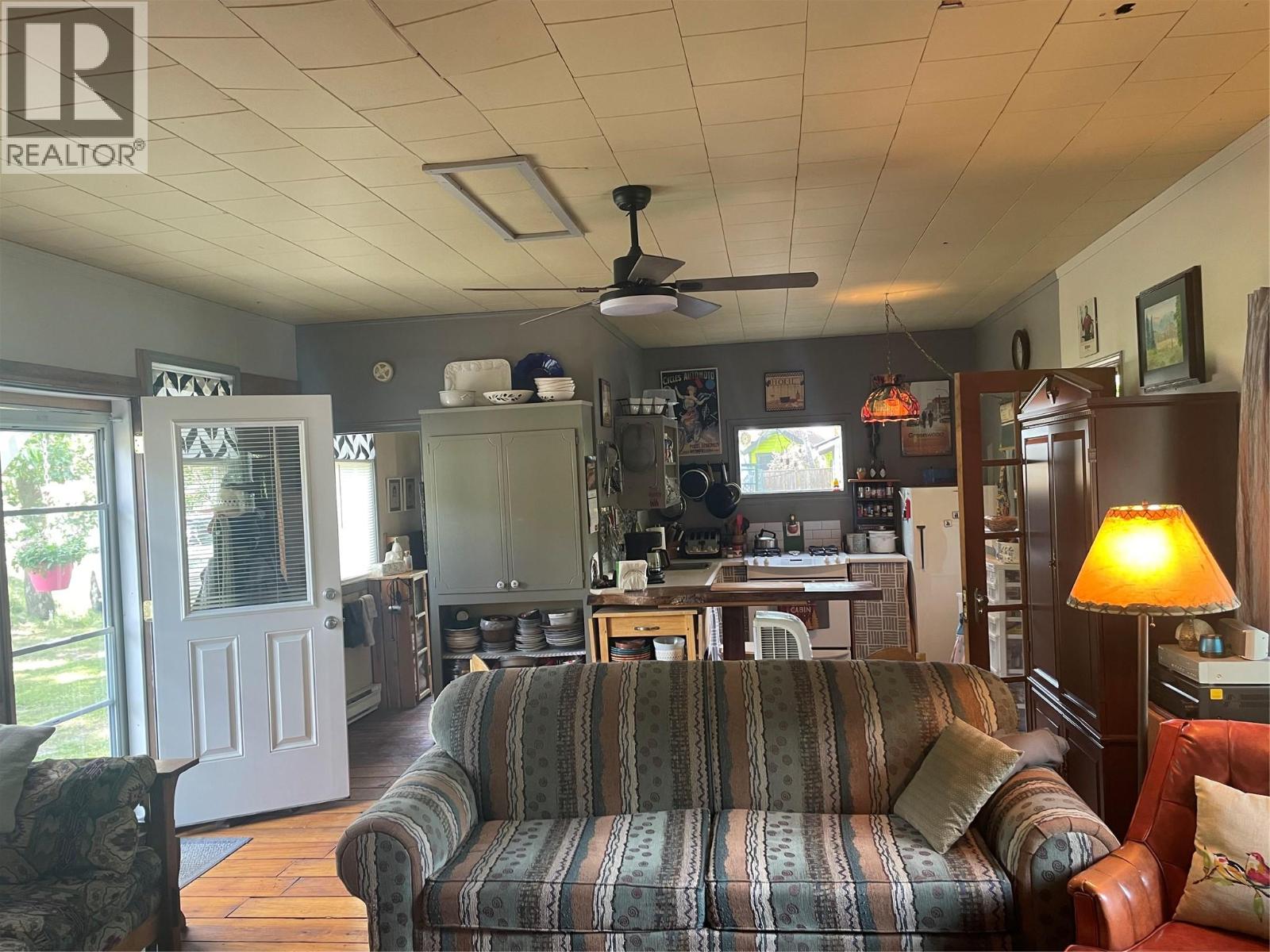 8825 Highway 3/95, Yahk, British Columbia  V0B 2P0 - Photo 6 - 10392677