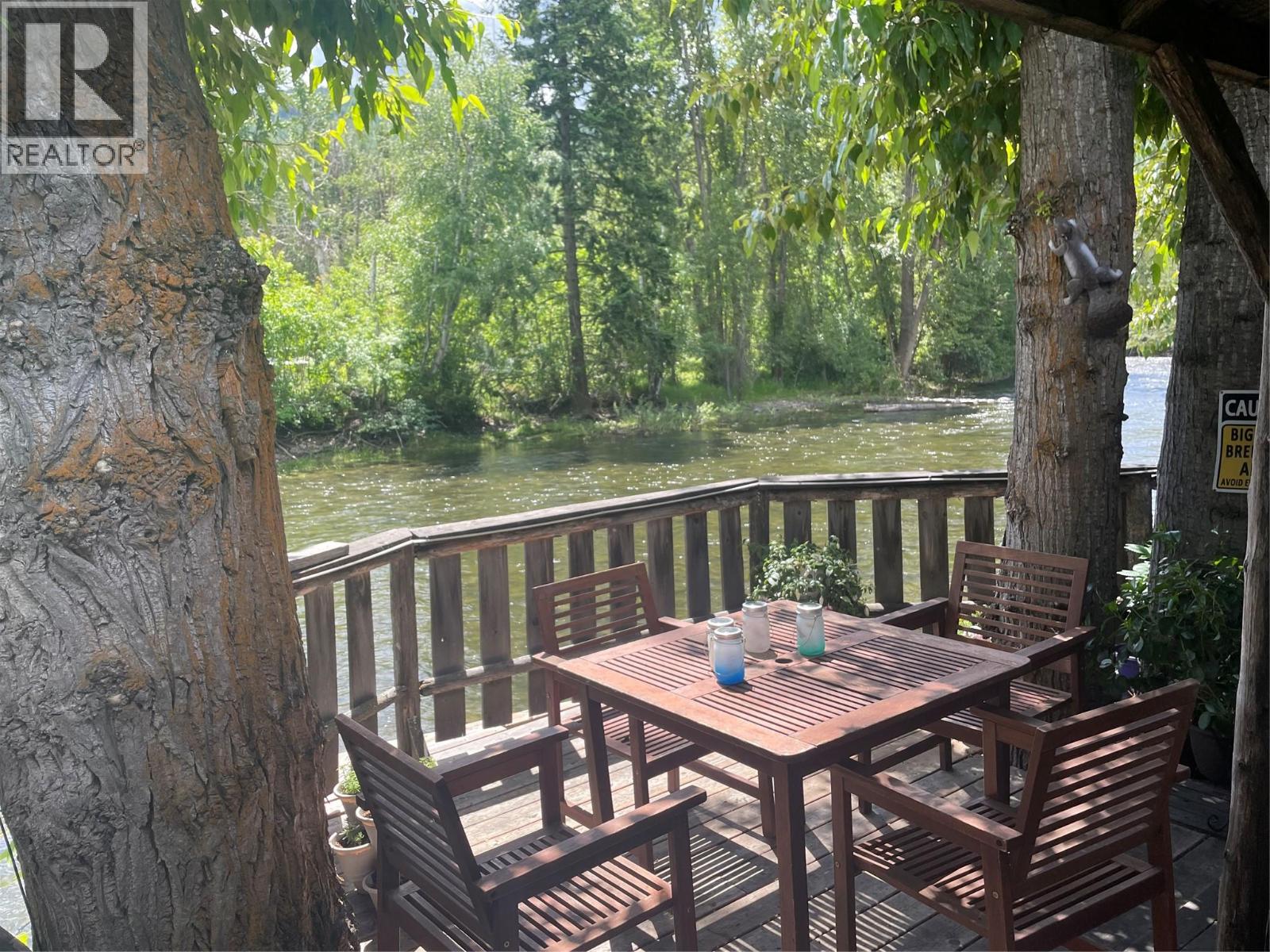 8825 Highway 3/95, Yahk, British Columbia  V0B 2P0 - Photo 21 - 10392677