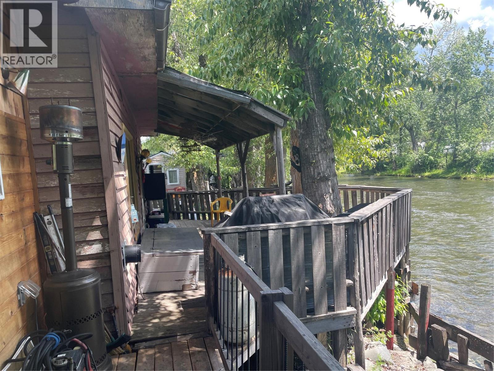 8825 Highway 3/95, Yahk, British Columbia  V0B 2P0 - Photo 25 - 10392677