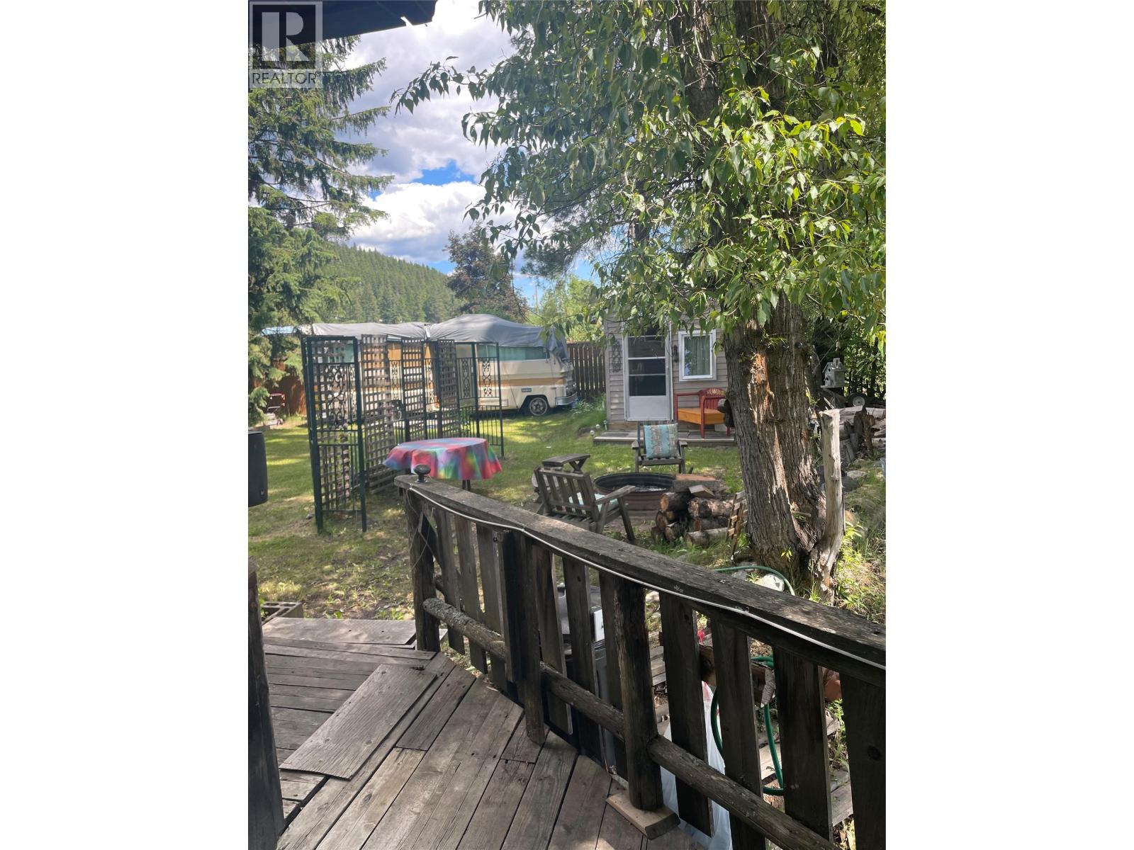 8825 Highway 3/95, Yahk, British Columbia  V0B 2P0 - Photo 19 - 10392677