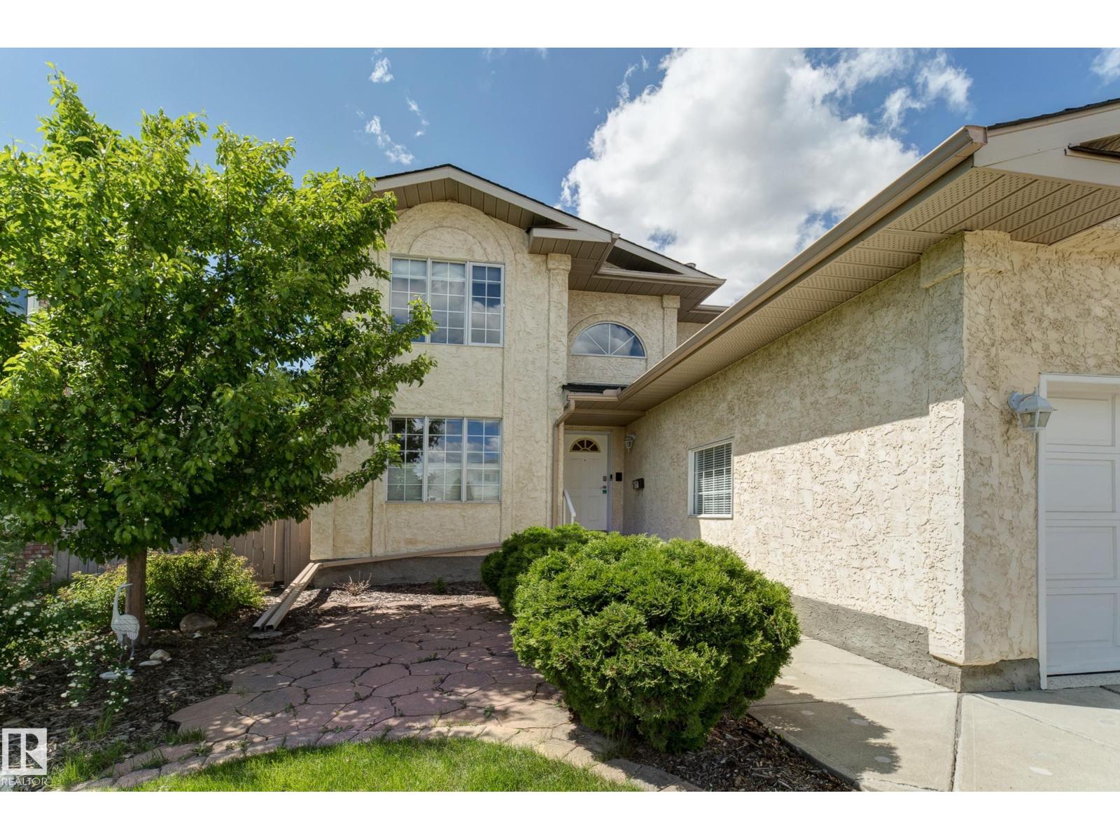 1108 112a St NW, Edmonton, Alberta  T6J 6S1 - Photo 2 - E4495730