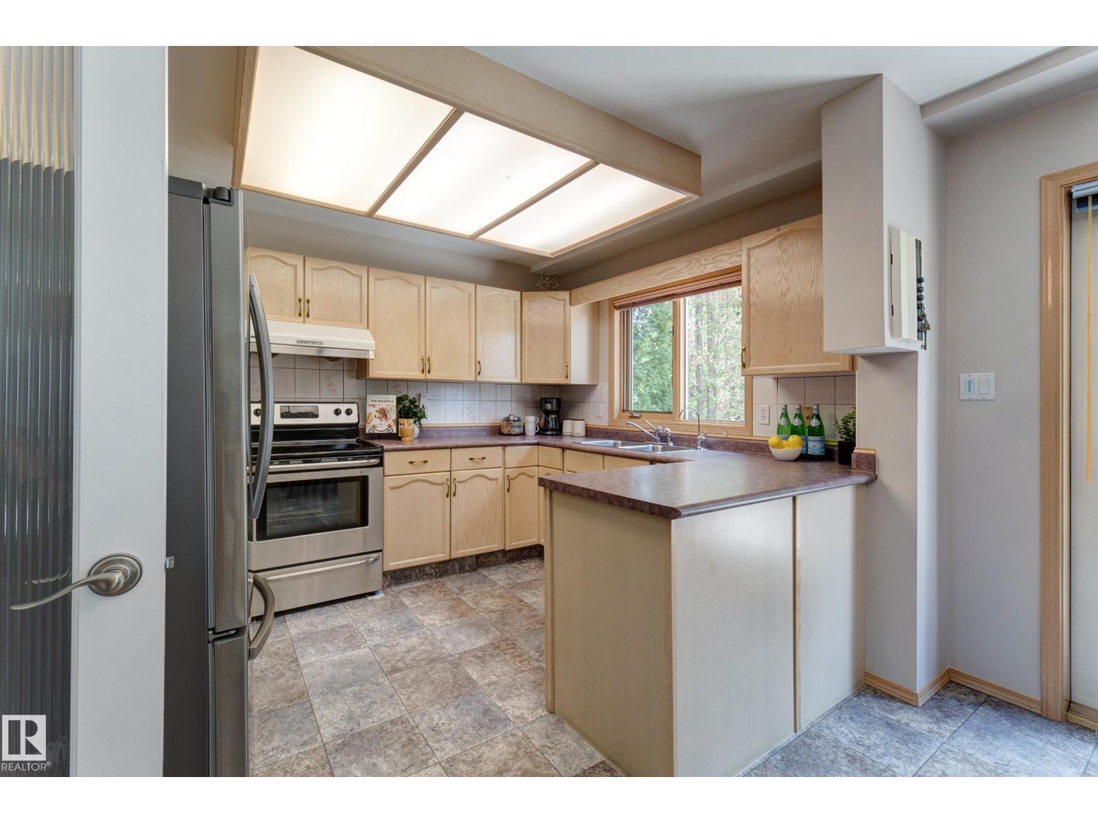 1108 112a St NW, Edmonton, Alberta  T6J 6S1 - Photo 11 - E4495730