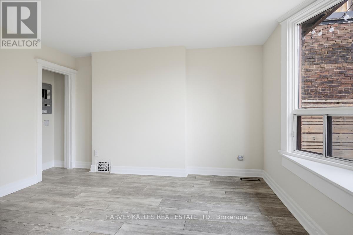 Upper - 910 Bloor Street W, Toronto, Ontario  M6H 1L1 - Photo 13 - W13466090