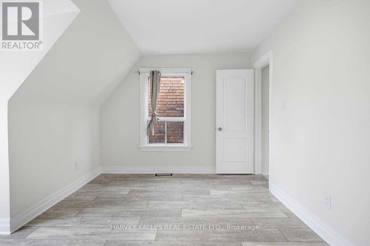 Upper - 910 Bloor Street W, Toronto, Ontario  M6H 1L1 - Photo 18 - W13466090