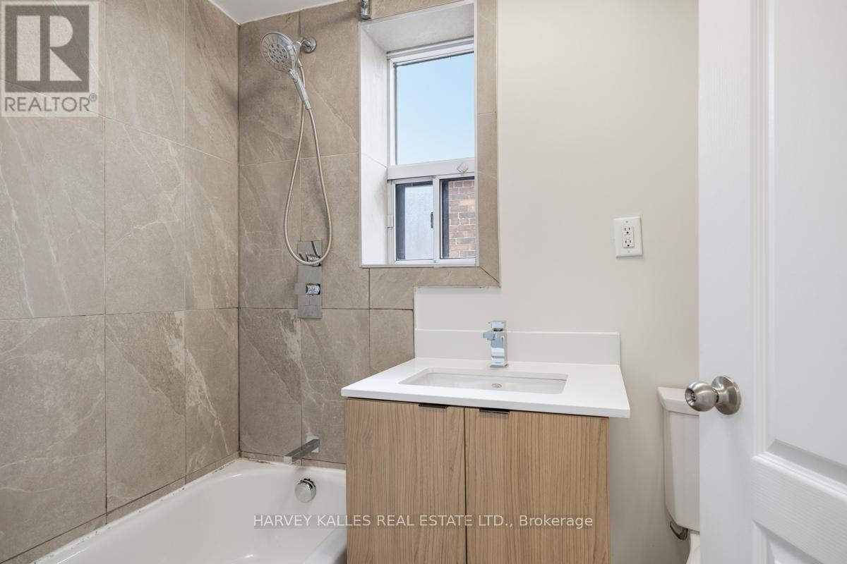 Upper - 910 Bloor Street W, Toronto, Ontario  M6H 1L1 - Photo 15 - W13466090