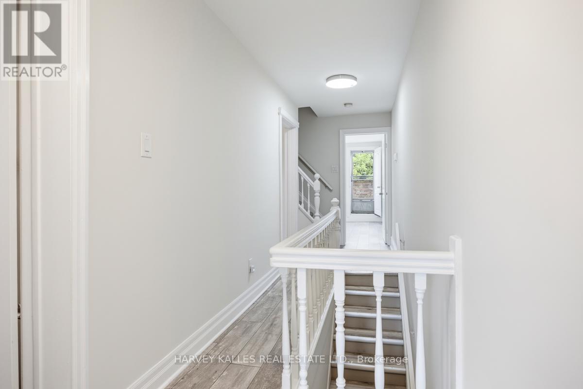 Upper - 910 Bloor Street W, Toronto, Ontario  M6H 1L1 - Photo 3 - W13466090