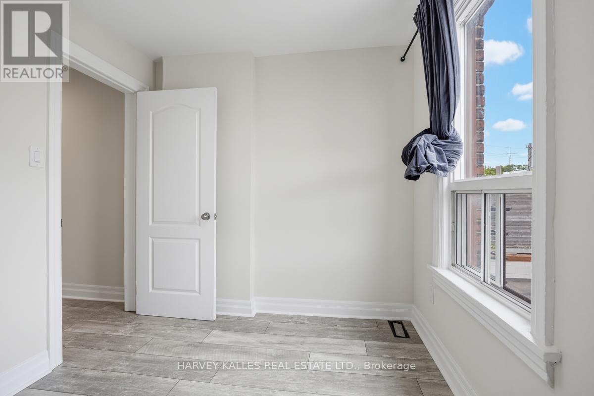 Upper - 910 Bloor Street W, Toronto, Ontario  M6H 1L1 - Photo 8 - W13466090