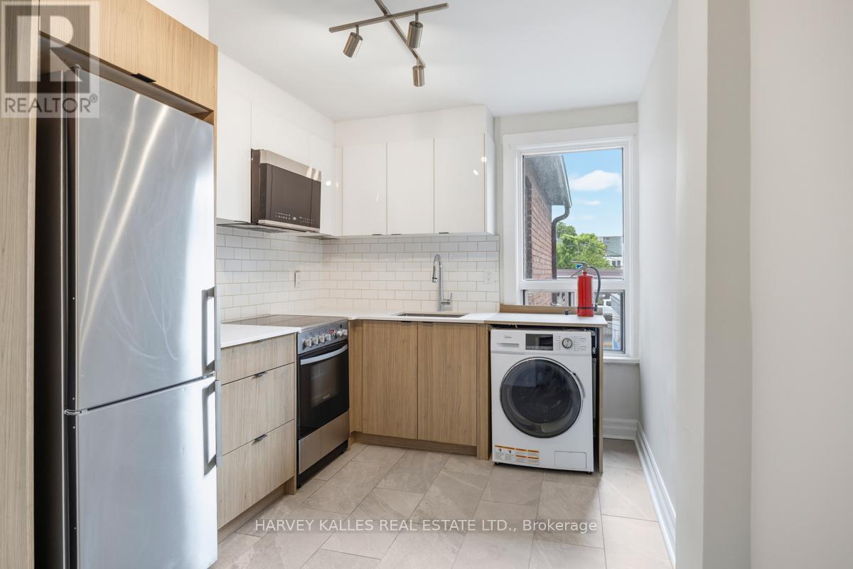 Upper - 910 Bloor Street W, Toronto, Ontario  M6H 1L1 - Photo 4 - W13466090