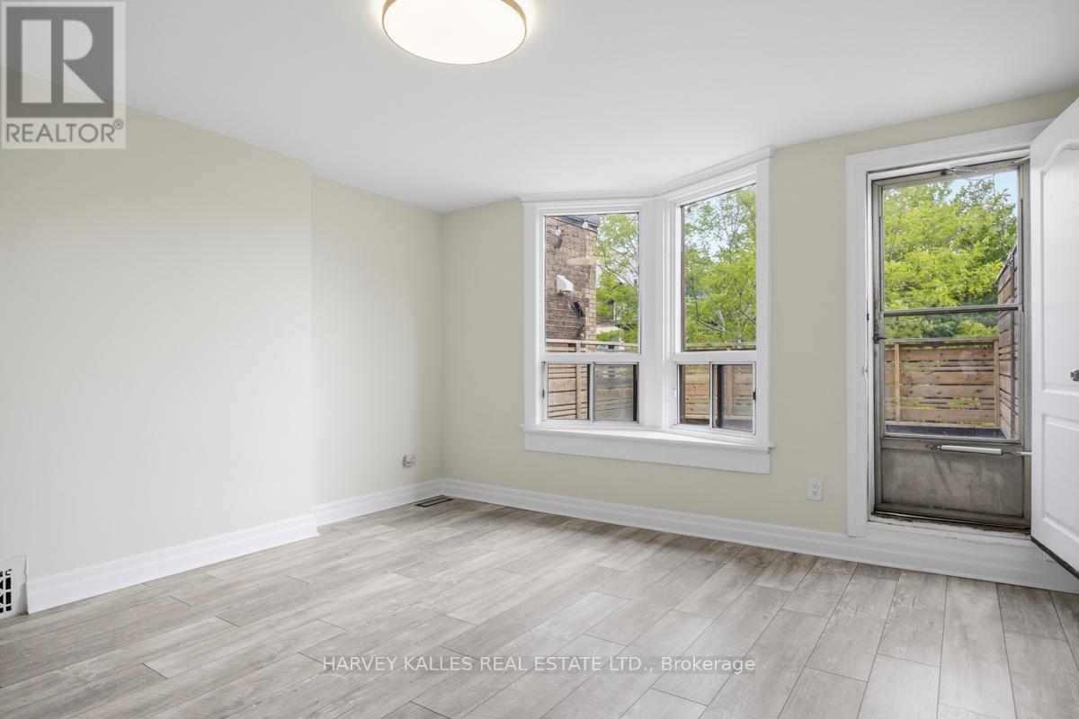 Upper - 910 Bloor Street W, Toronto, Ontario  M6H 1L1 - Photo 9 - W13466090