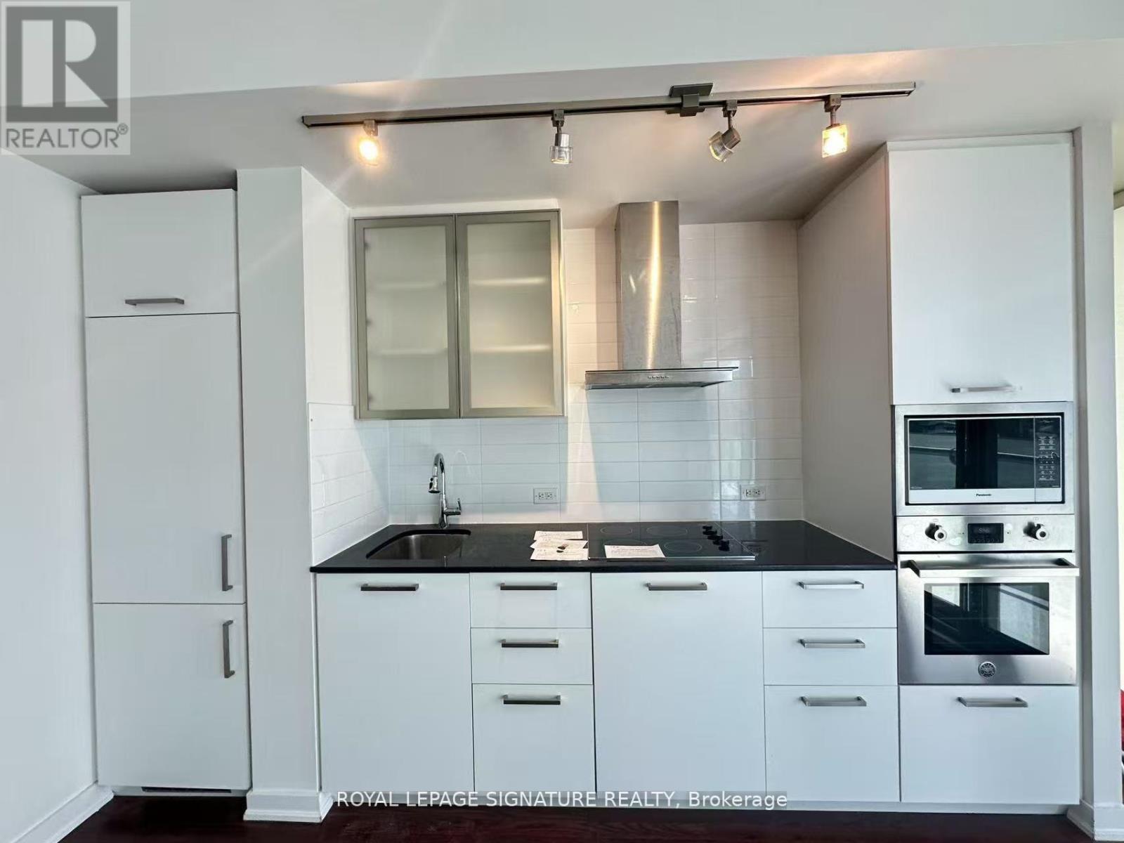 2401 - 14 York Street, Toronto, Ontario  M5J 2Z2 - Photo 3 - C13491566
