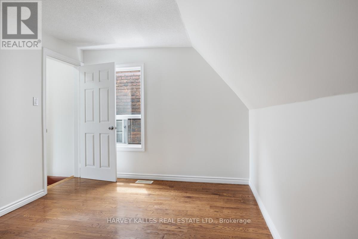 Upper - 916 Bloor Street W, Toronto, Ontario  M6H 1L1 - Photo 18 - W13447004
