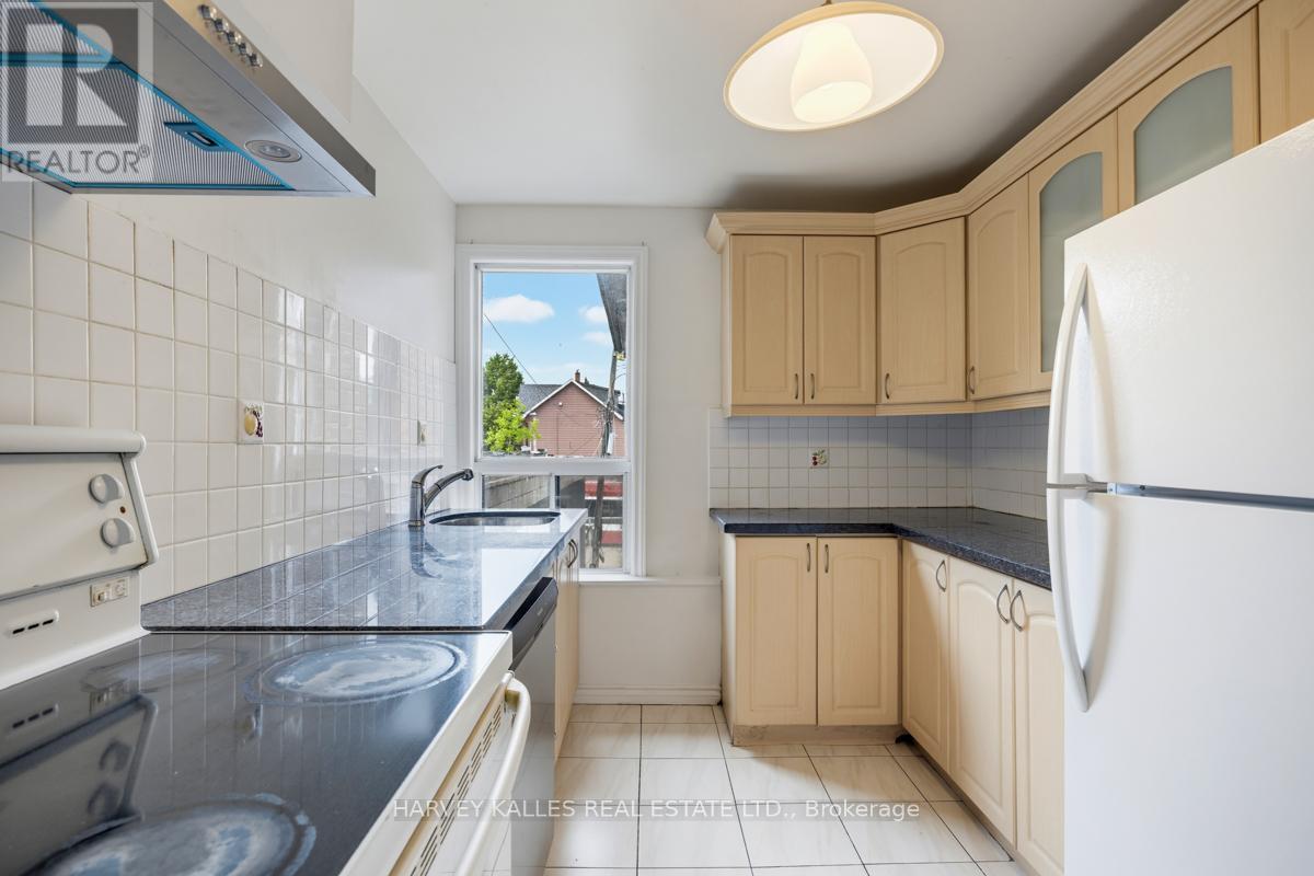 Upper - 916 Bloor Street W, Toronto, Ontario  M6H 1L1 - Photo 3 - W13447004