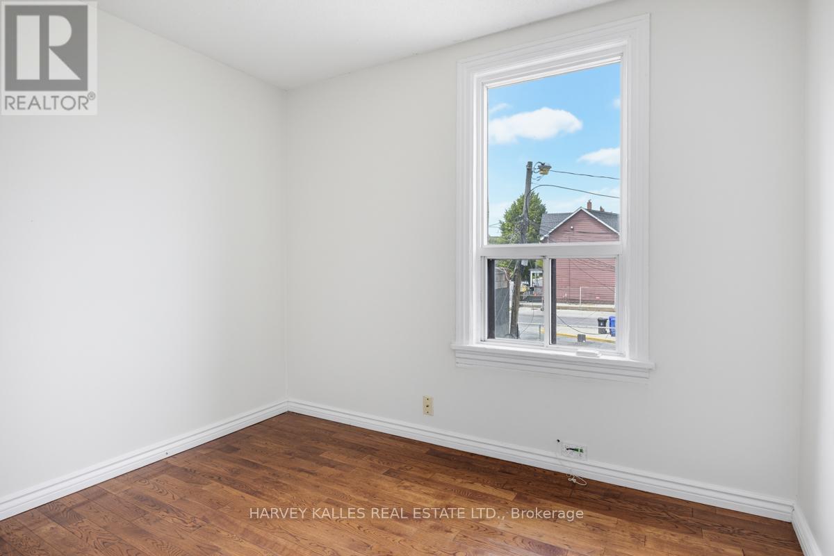 Upper - 916 Bloor Street W, Toronto, Ontario  M6H 1L1 - Photo 12 - W13447004