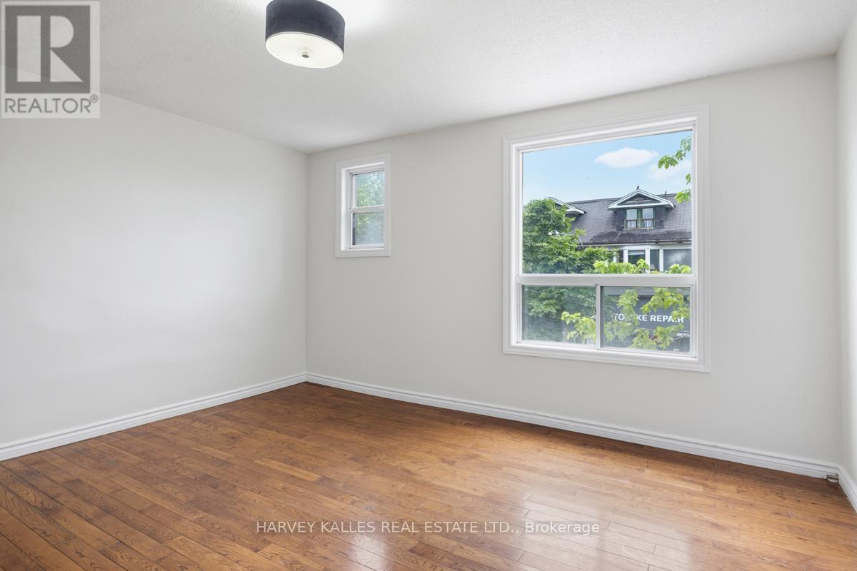 Upper - 916 Bloor Street W, Toronto, Ontario  M6H 1L1 - Photo 11 - W13447004