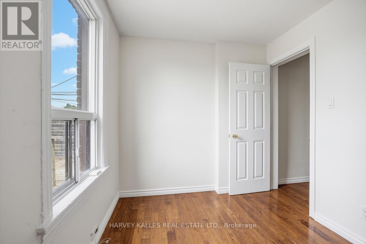 Upper - 916 Bloor Street W, Toronto, Ontario  M6H 1L1 - Photo 13 - W13447004