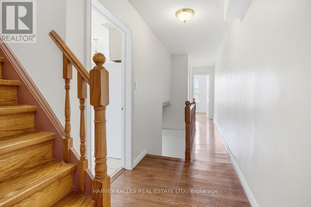 Upper - 916 Bloor Street W, Toronto, Ontario  M6H 1L1 - Photo 2 - W13447004