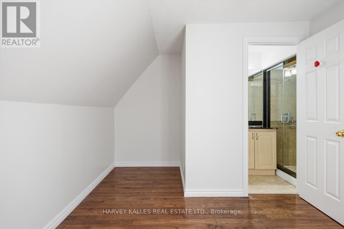 Upper - 916 Bloor Street W, Toronto, Ontario  M6H 1L1 - Photo 17 - W13447004