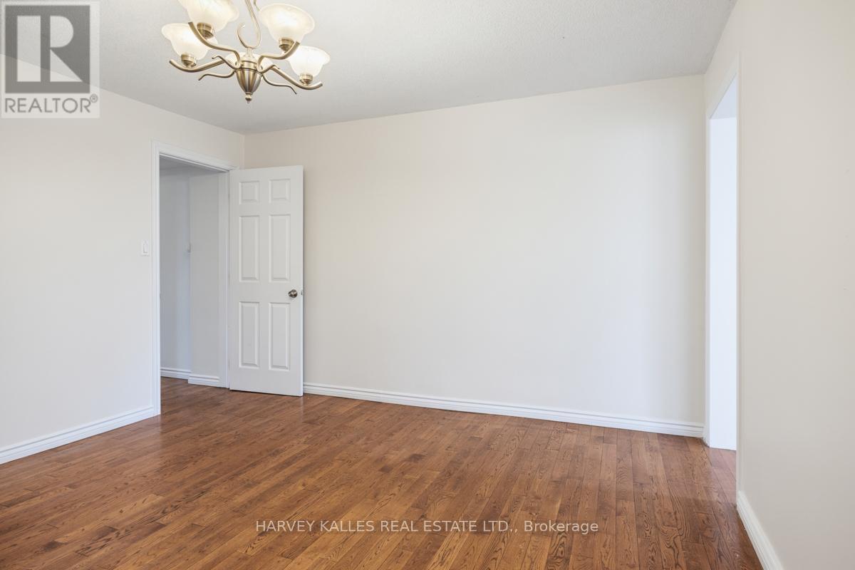 Upper - 916 Bloor Street W, Toronto, Ontario  M6H 1L1 - Photo 7 - W13447004