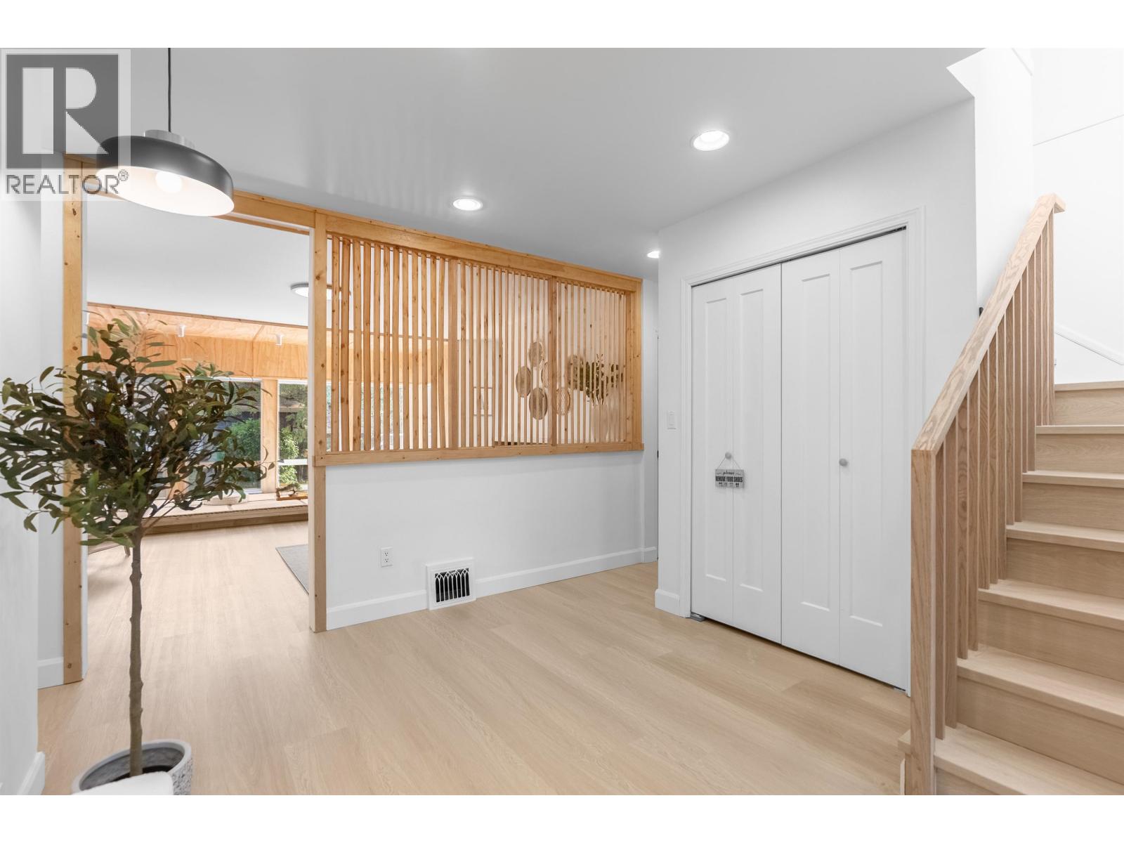 2426 W 34th Avenue, Vancouver, British Columbia  V6M 1G7 - Photo 3 - R3140003