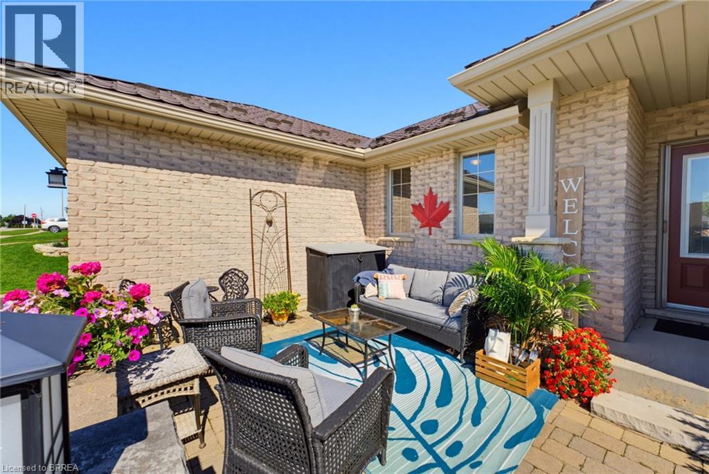 21 Mansfield Drive, St. George, Ontario  N0E 1N0 - Photo 2 - 40843244