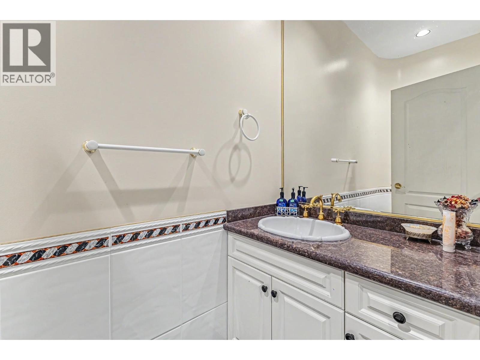 731 Gatensbury Street, Coquitlam, British Columbia  V3J 5H3 - Photo 11 - R3140151