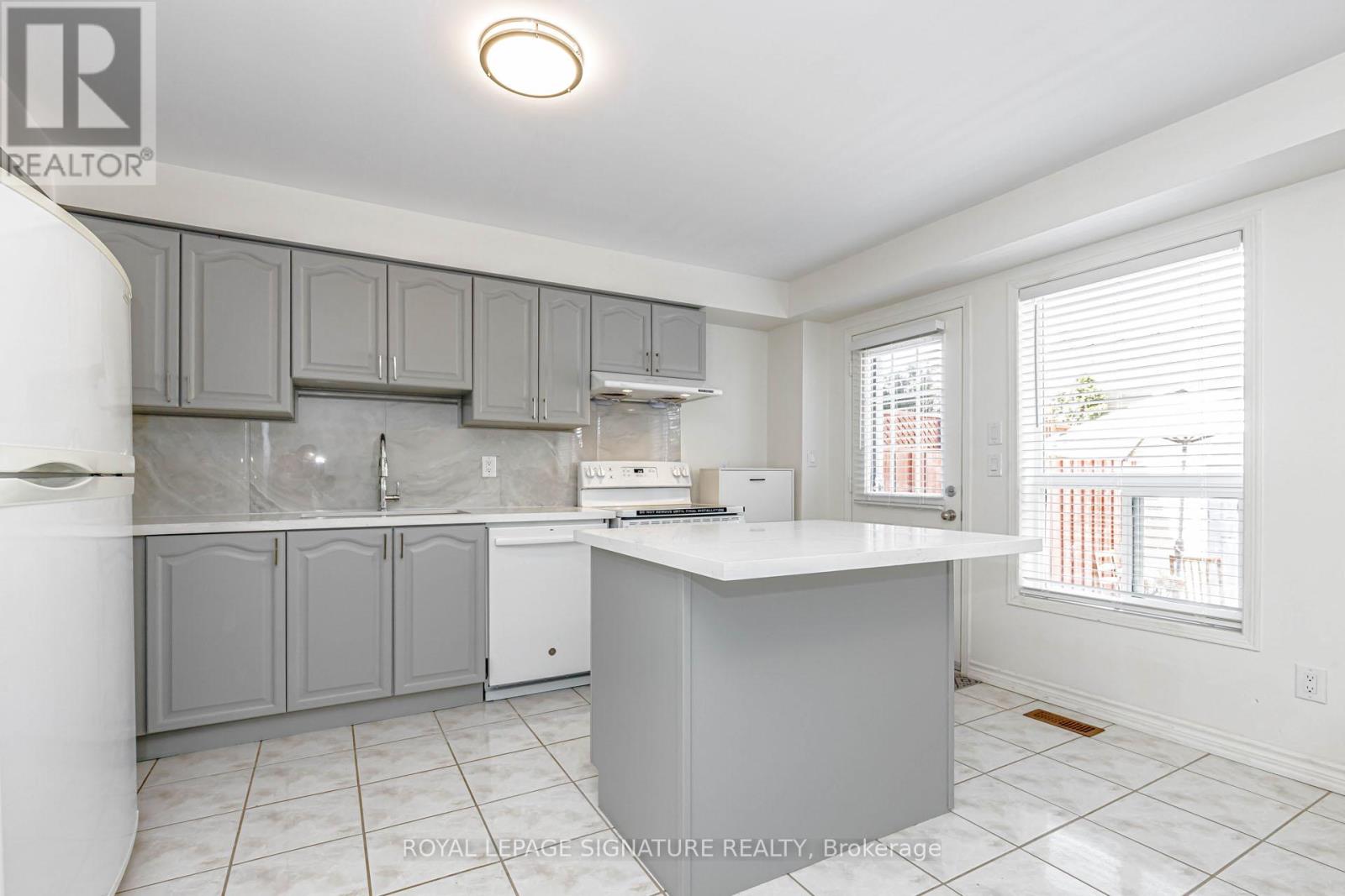 120 Tarragona Boulevard, Toronto, Ontario  M6N 5C5 - Photo 7 - W13486528