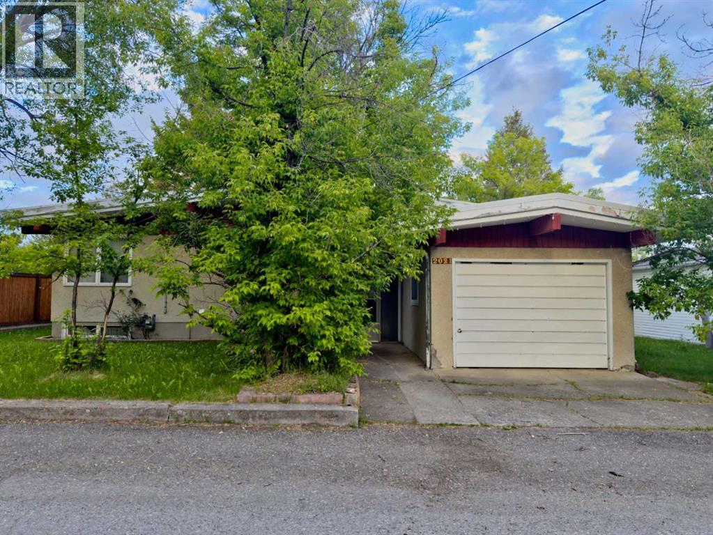 2021 73 Street, Coleman, Alberta  T0K 0M0 - Photo 1 - A2324264