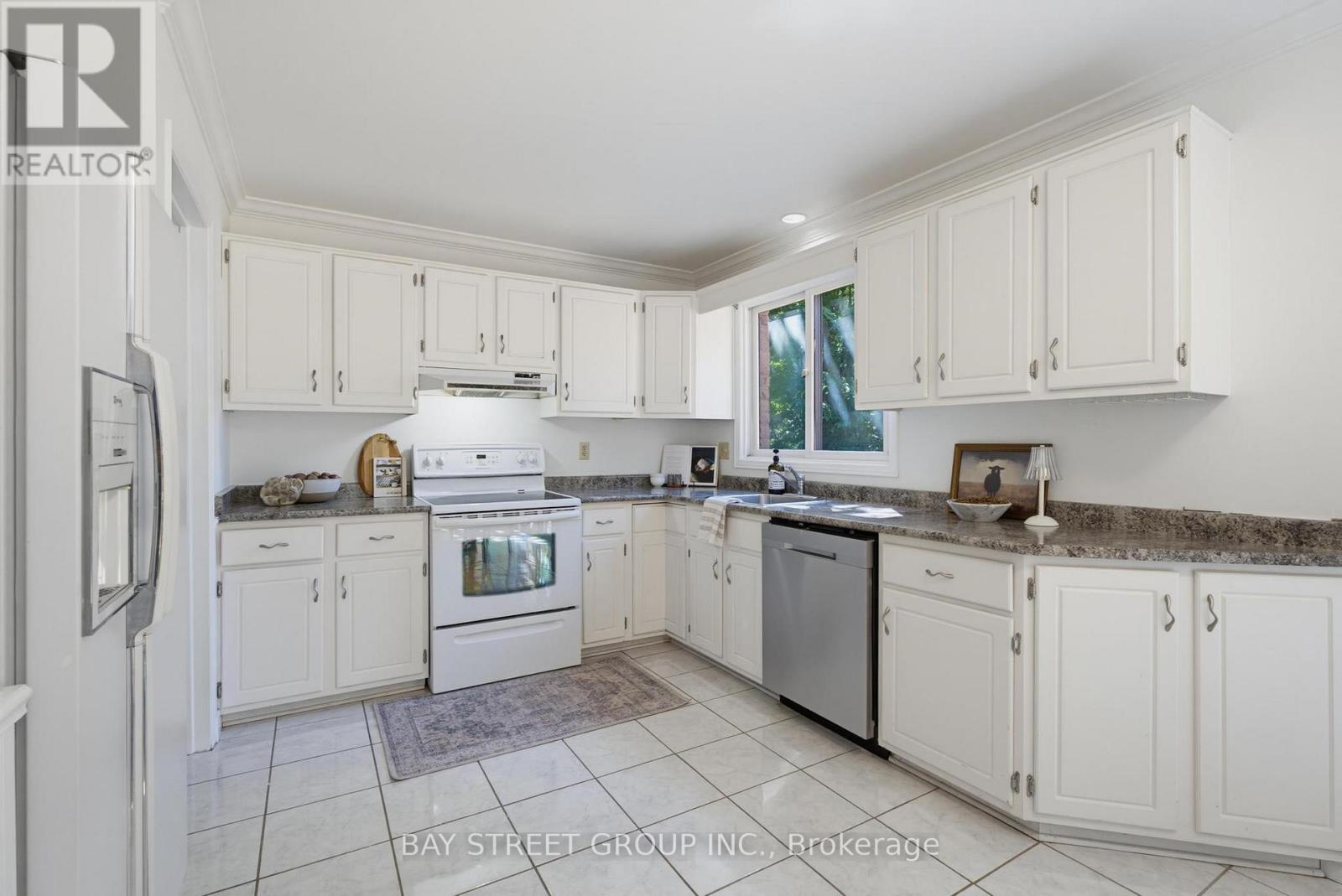172 Chepstow Close, London North, Ontario  N6G 3S2 - Photo 10 - X13491620