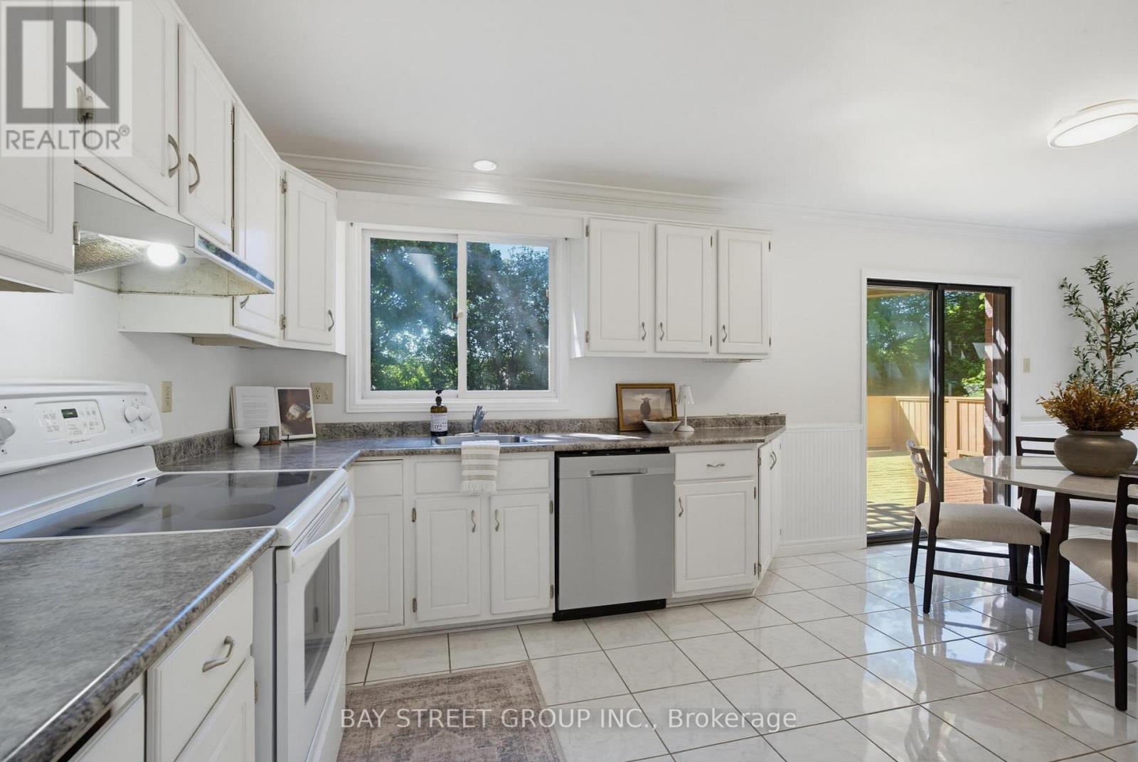 172 Chepstow Close, London North, Ontario  N6G 3S2 - Photo 9 - X13491620