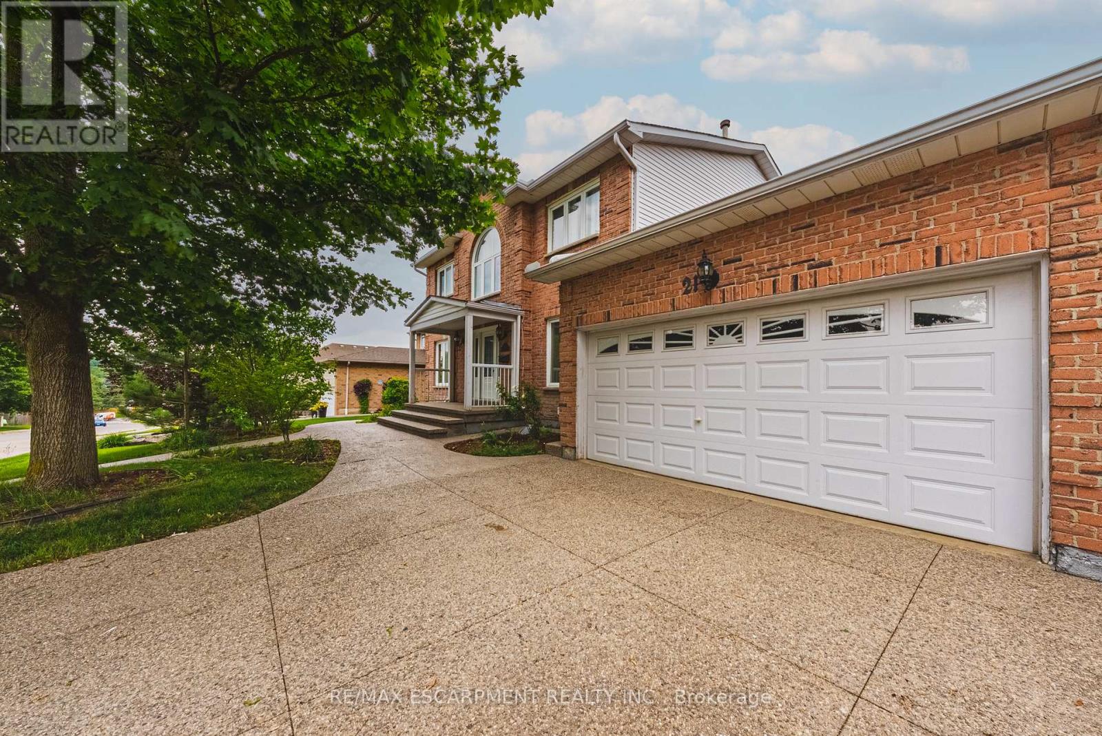 21 Moss Boulevard, Hamilton, Ontario  L9H 6S3 - Photo 3 - X13491654