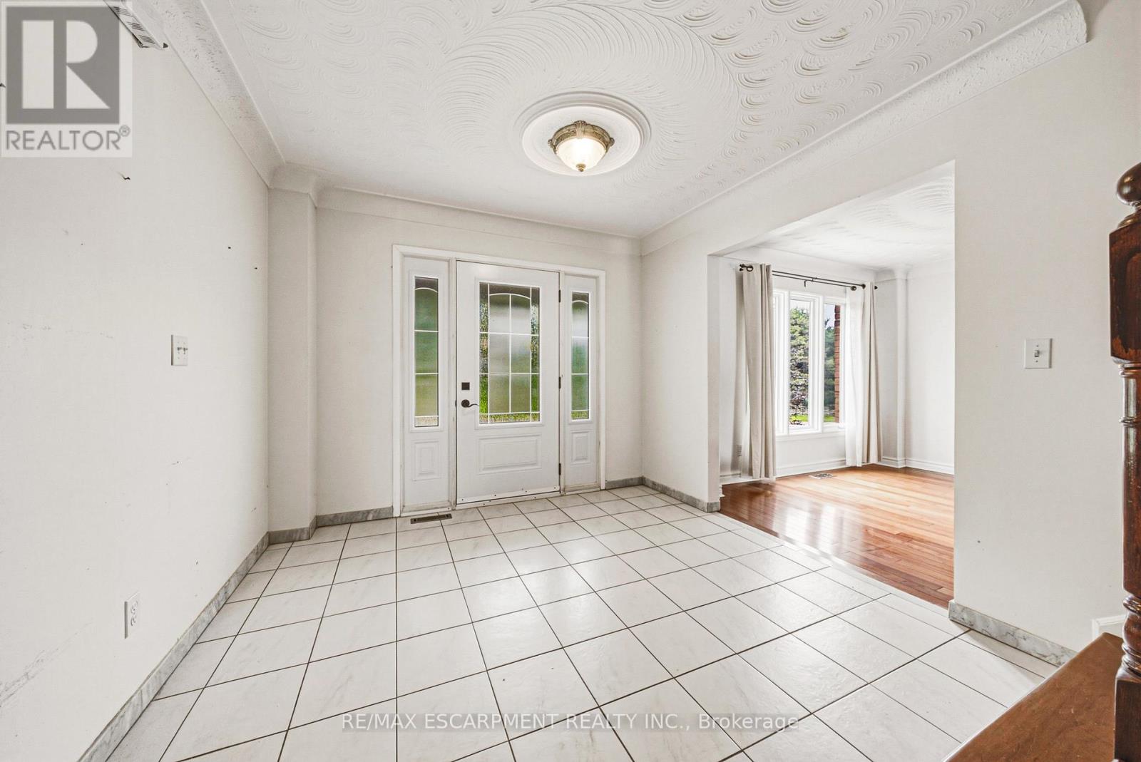 21 Moss Boulevard, Hamilton, Ontario  L9H 6S3 - Photo 4 - X13491654