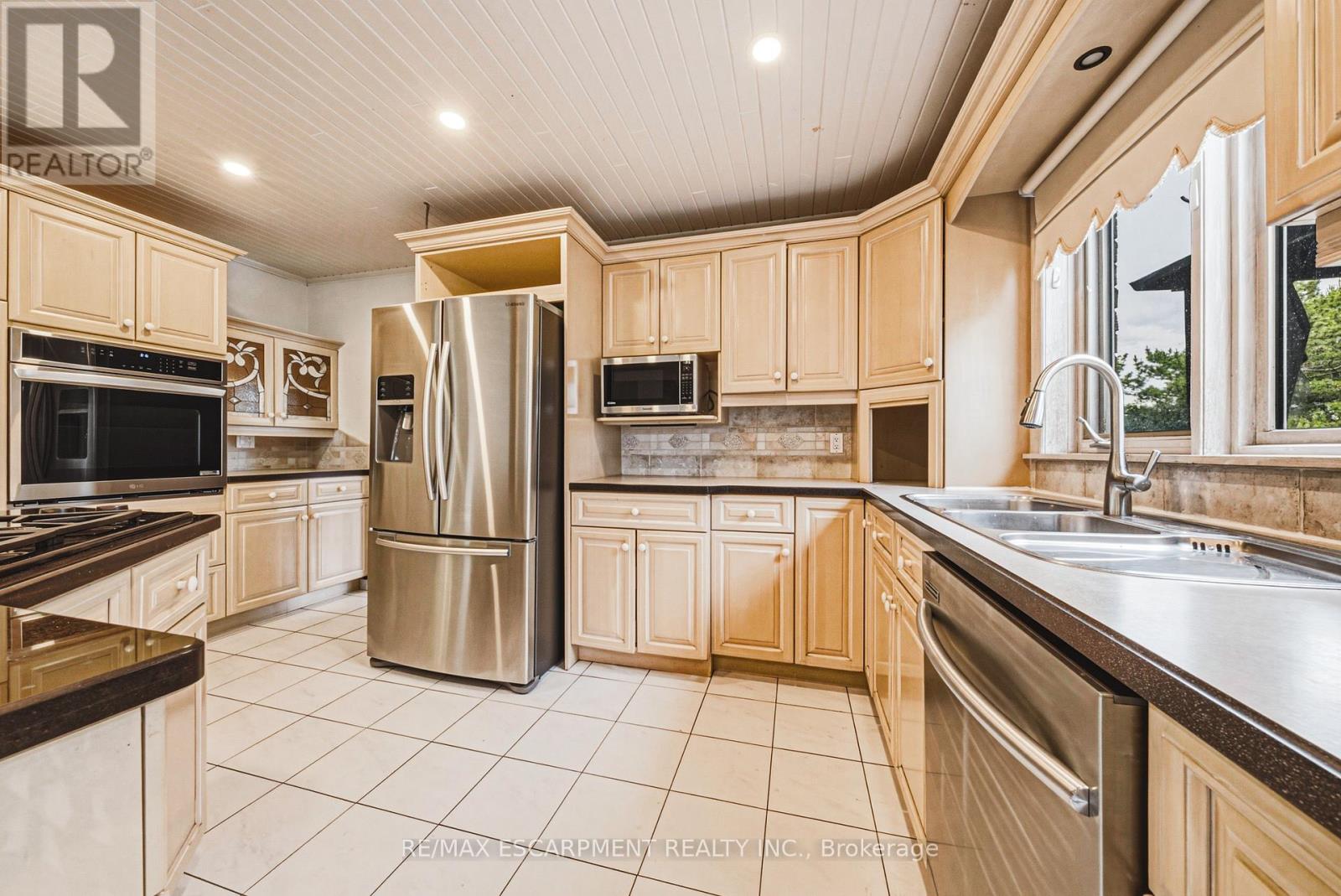 21 Moss Boulevard, Hamilton, Ontario  L9H 6S3 - Photo 7 - X13491654