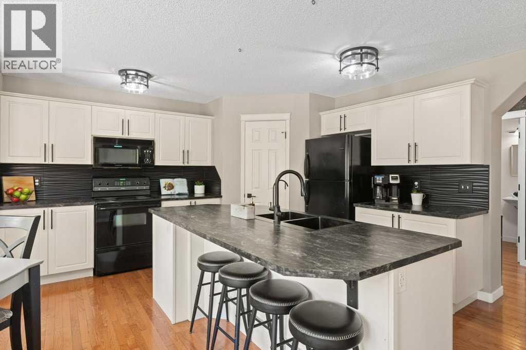 15 Valley Stream Circle Nw, Calgary, Alberta  T3B 5V9 - Photo 5 - A2322674