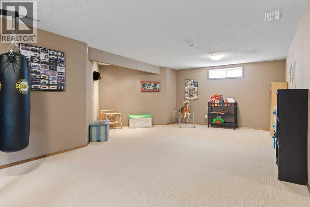 15 Valley Stream Circle Nw, Calgary, Alberta  T3B 5V9 - Photo 28 - A2322674