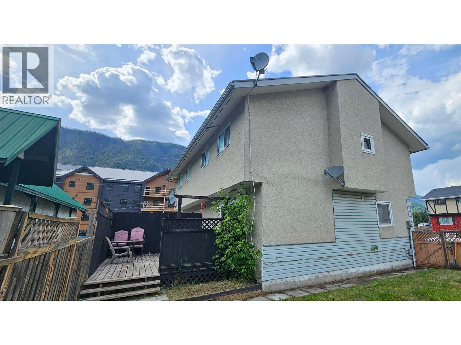403 Balsam Street, Sparwood, British Columbia  V0B 2G0 - Photo 2 - 10392230