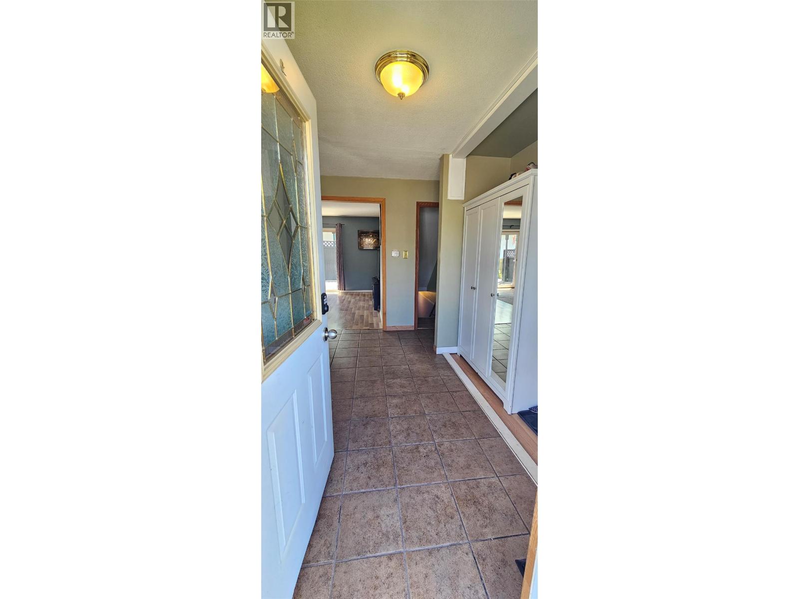 403 Balsam Street, Sparwood, British Columbia  V0B 2G0 - Photo 3 - 10392230