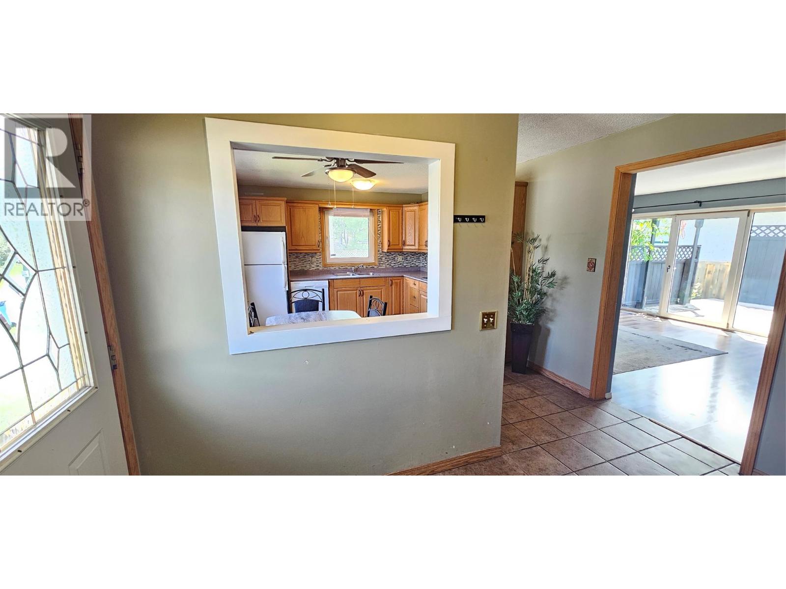 403 Balsam Street, Sparwood, British Columbia  V0B 2G0 - Photo 4 - 10392230