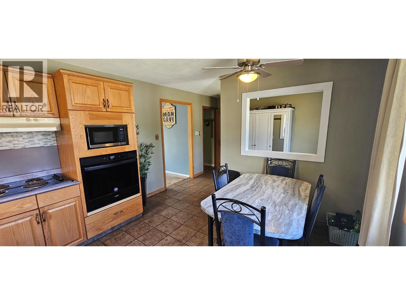 403 Balsam Street, Sparwood, British Columbia  V0B 2G0 - Photo 6 - 10392230