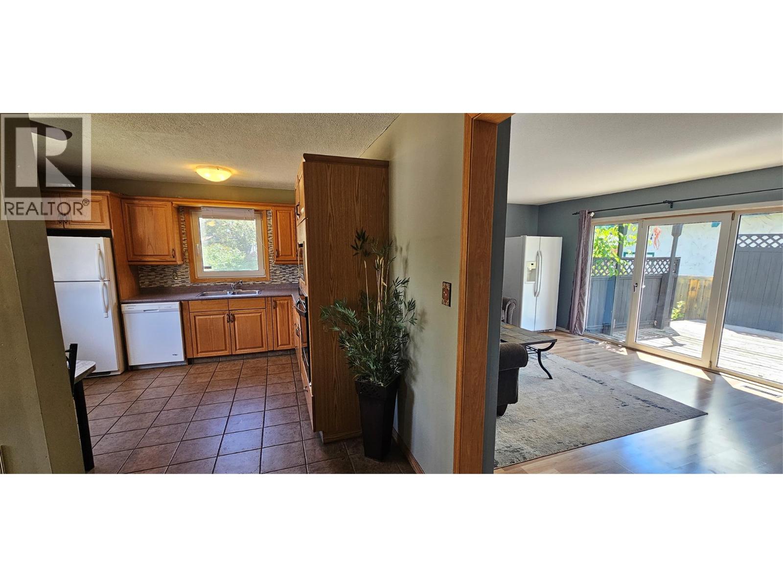 403 Balsam Street, Sparwood, British Columbia  V0B 2G0 - Photo 7 - 10392230