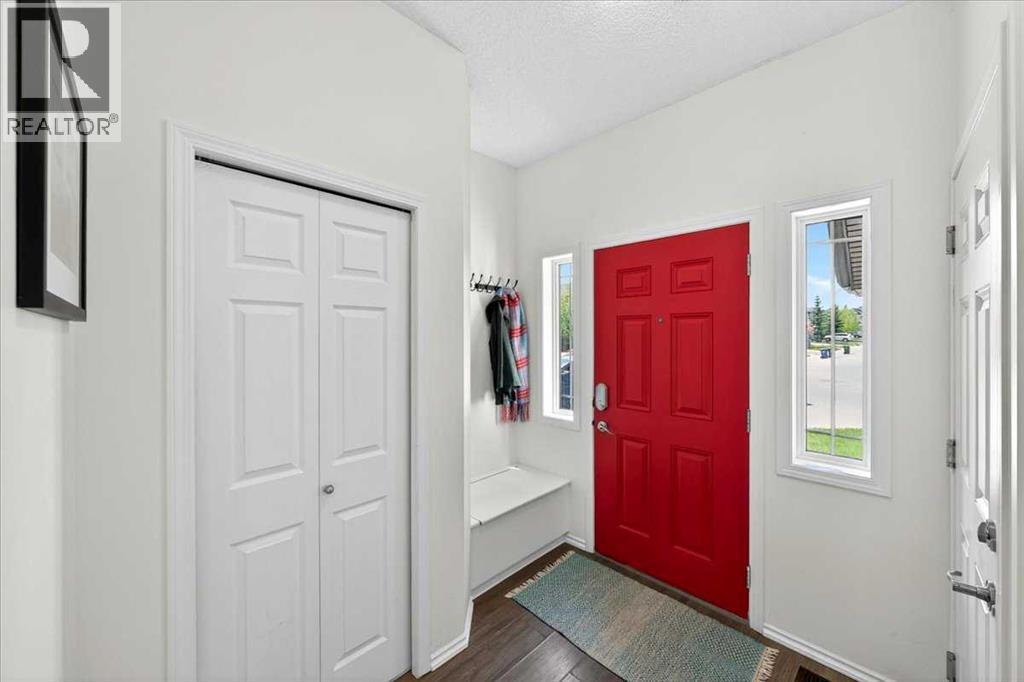 194 Everoak Gardens Sw, Calgary, Alberta  T2Y 0C6 - Photo 3 - A2314655