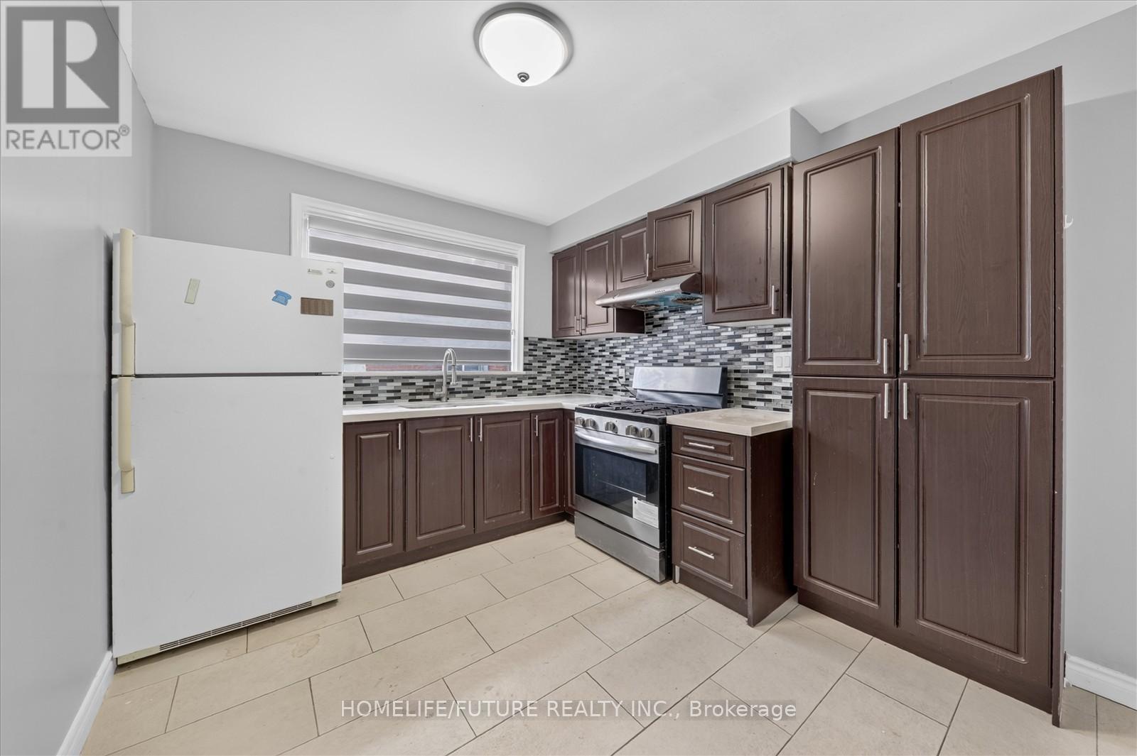 Main - 167 Treverton Drive, Toronto, Ontario  M1K 3T1 - Photo 10 - E13491730