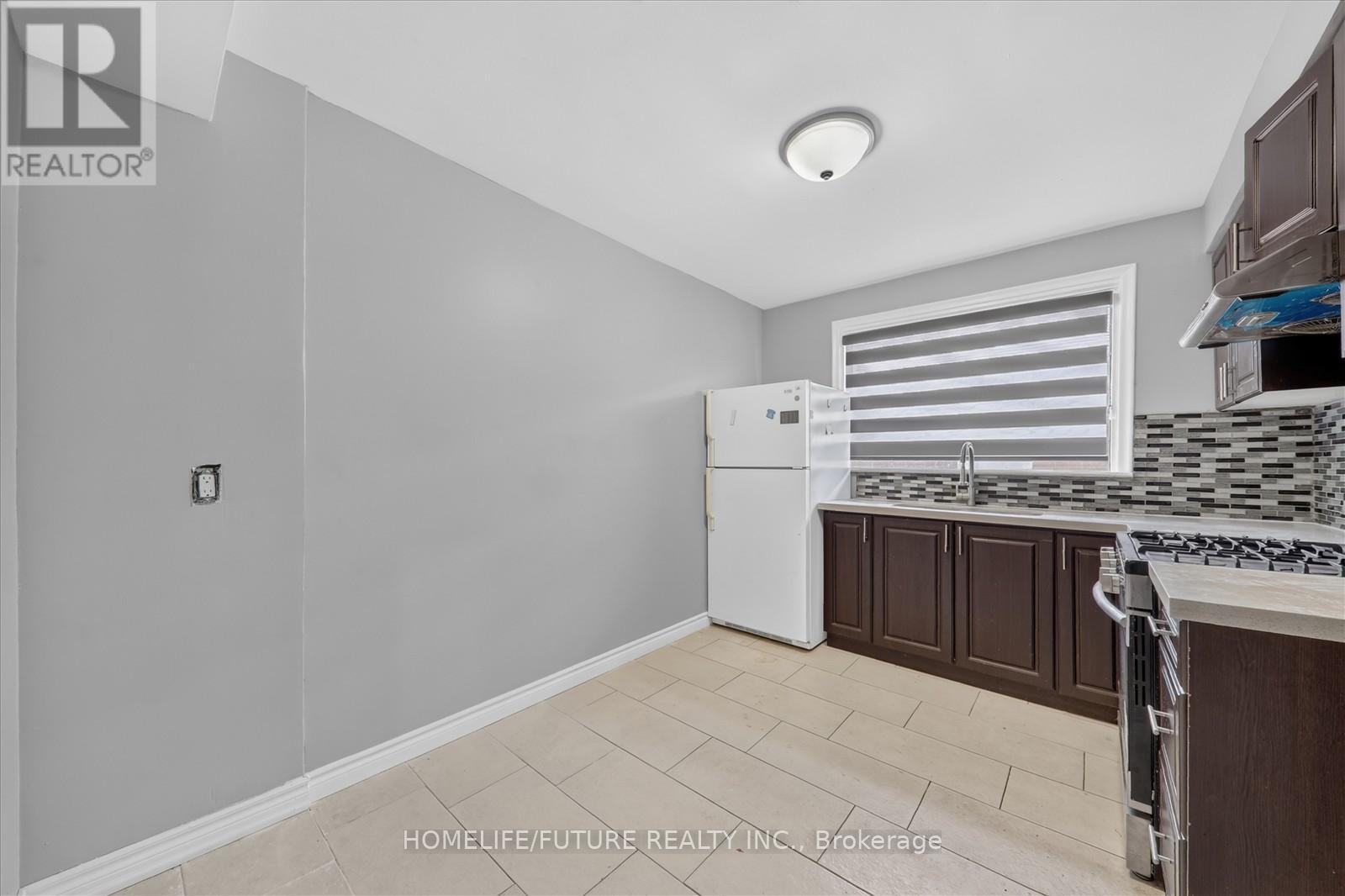 Main - 167 Treverton Drive, Toronto, Ontario  M1K 3T1 - Photo 9 - E13491730