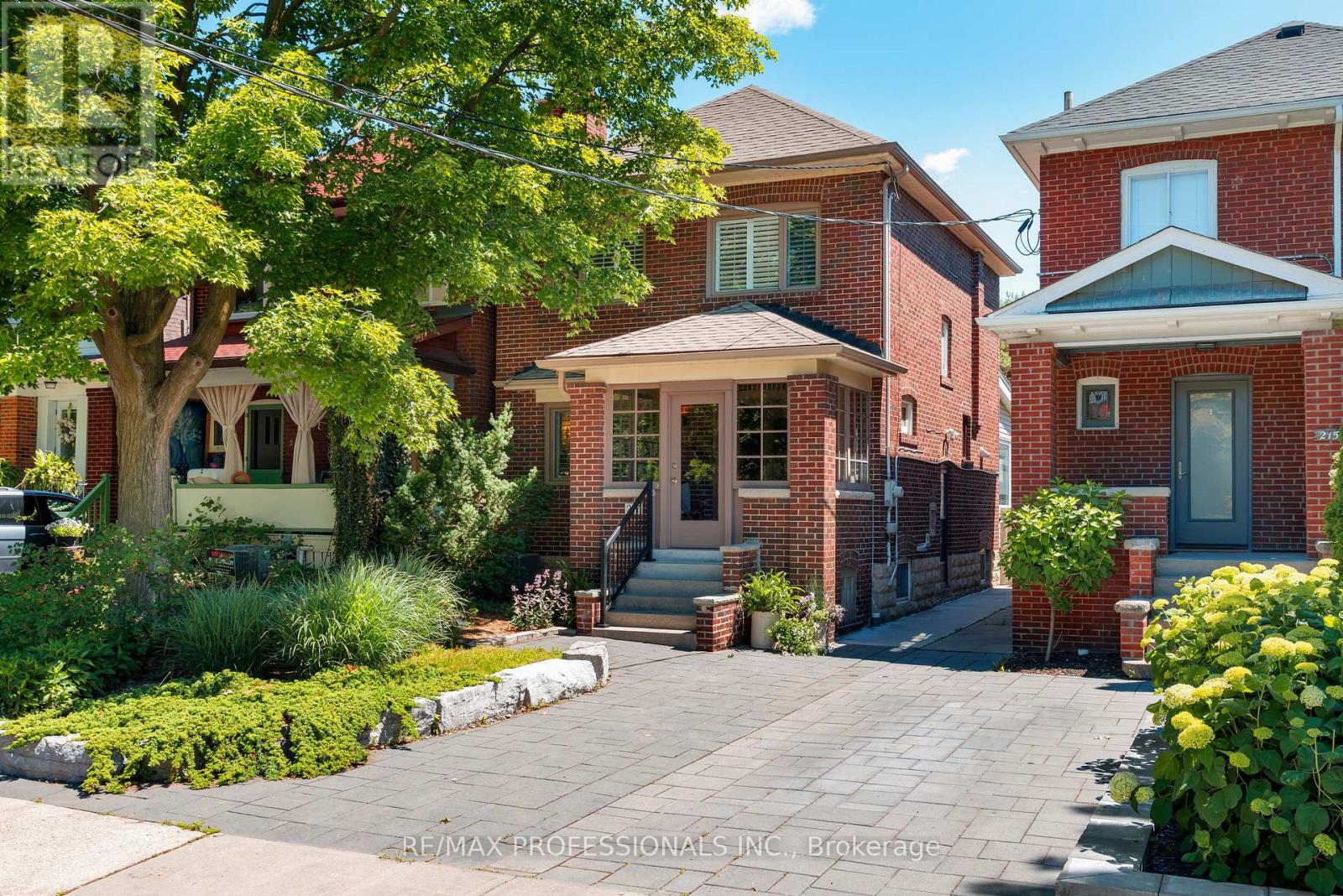<div class="slider-price">$1,619,000</div><p>217 Humbercrest Boulevard, Toronto, Ontario</p>