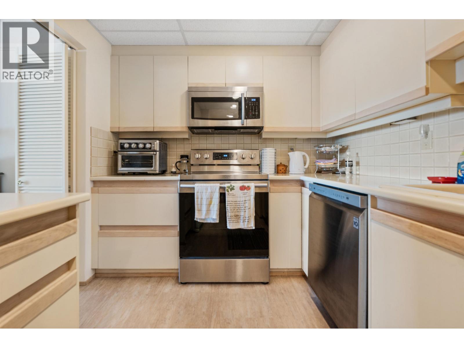105 2274 Folkestone Way, West Vancouver, British Columbia  V7S 2X7 - Photo 8 - R3137275