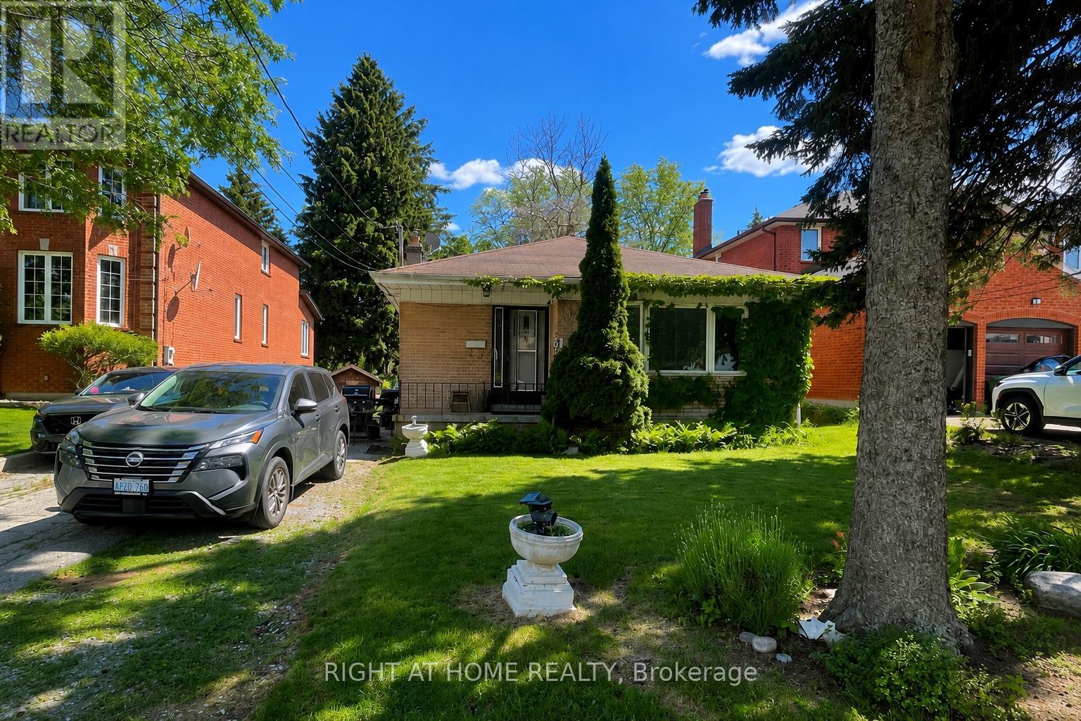 27 WANITA ROAD, Toronto, Ontario
