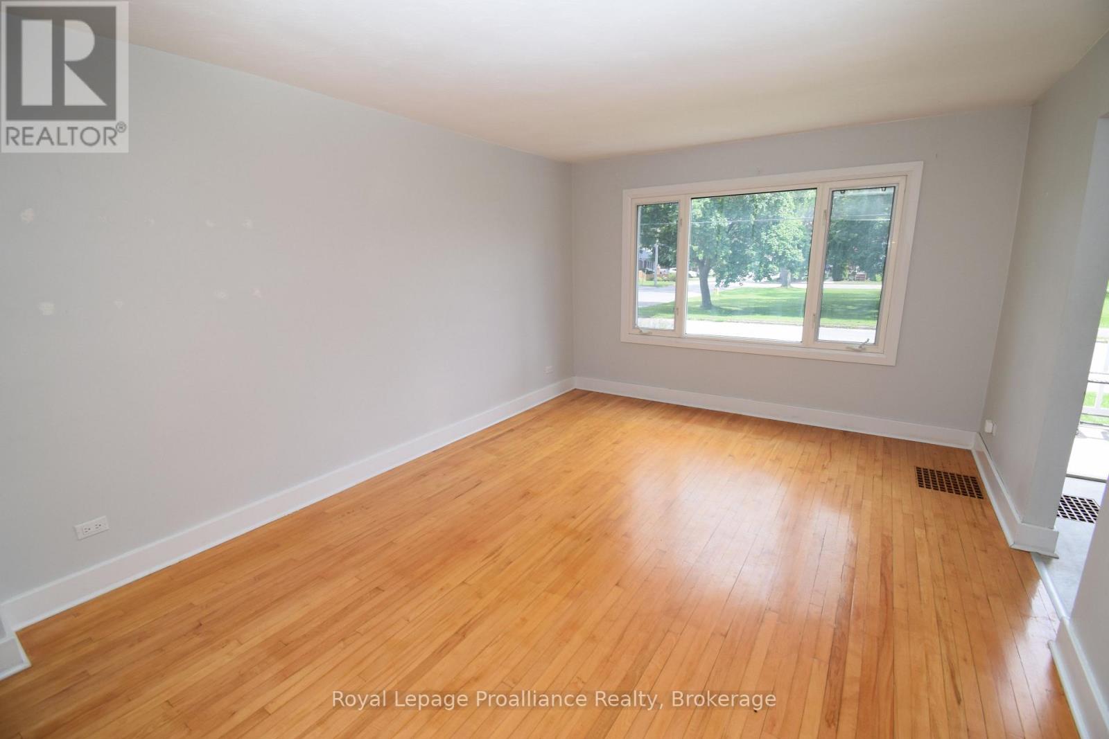 22 Reynolds Crescent, Belleville, Ontario  K8P 2W7 - Photo 9 - X13489432